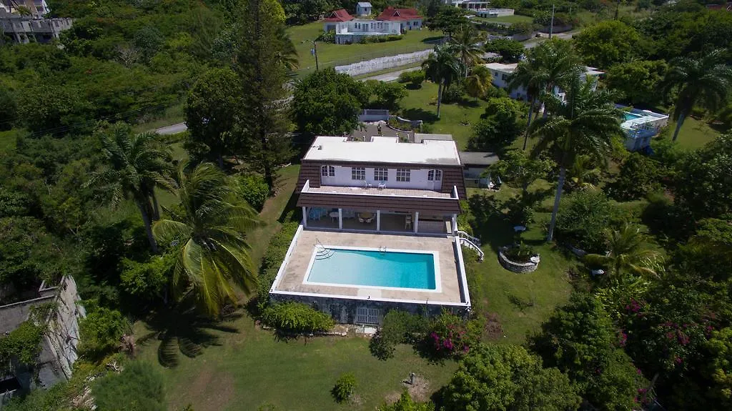 Burlingames Villa Бухта Монтего