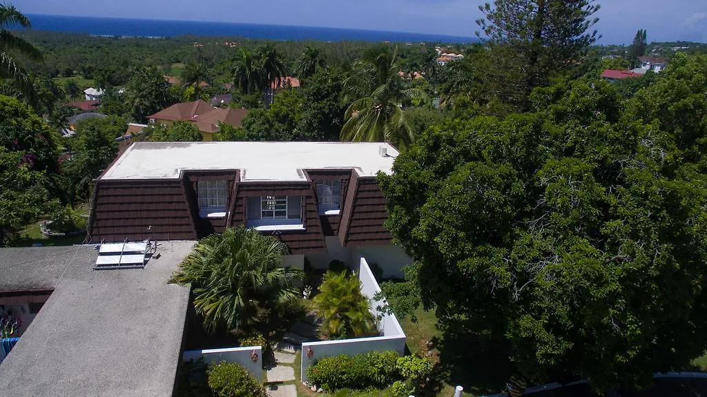 Burlingames Villa Бухта Монтего 0*,