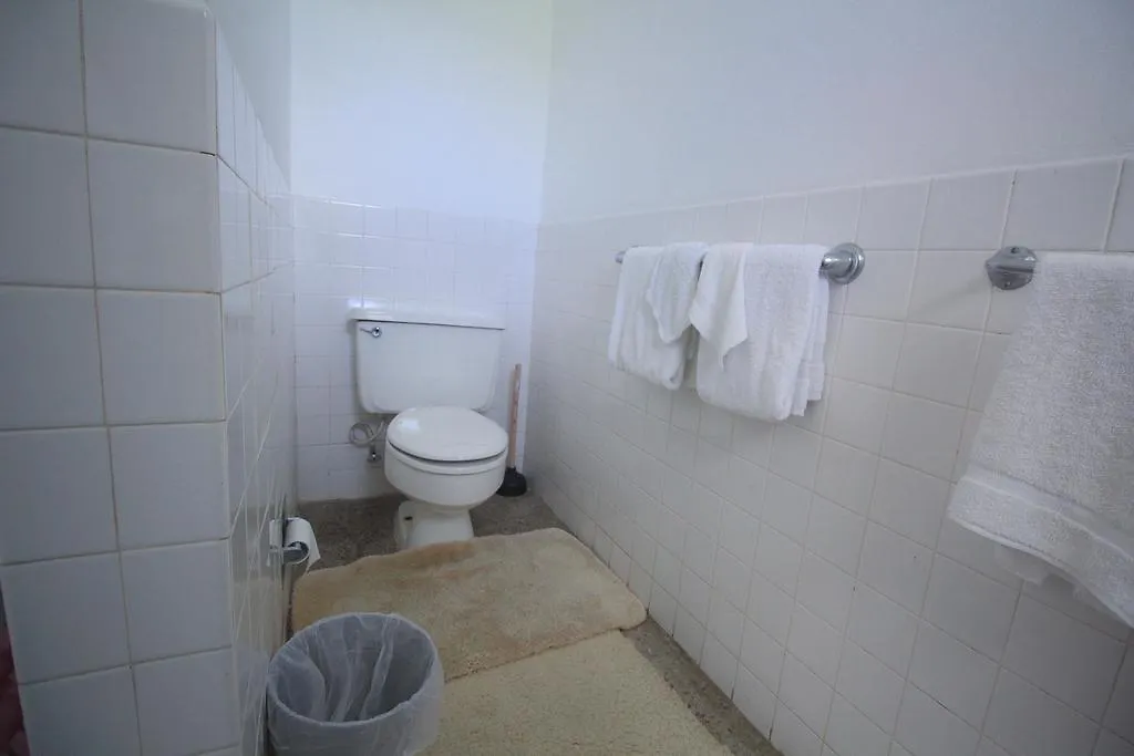 Burlingames Villa Бухта Монтего